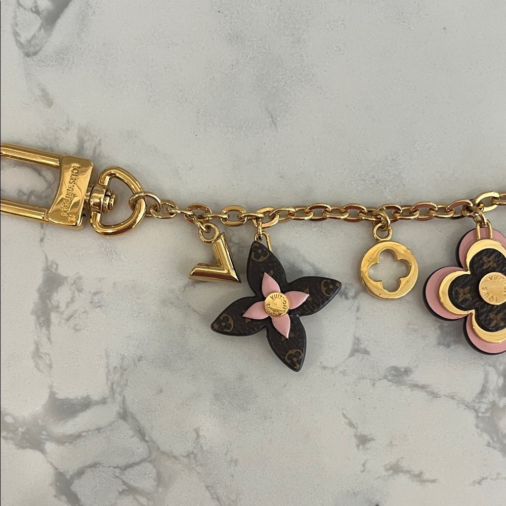 Louis Vuitton Blooming Flowers KeyChain- Gold and Pink Flower Keychain - Picture 3 of 4